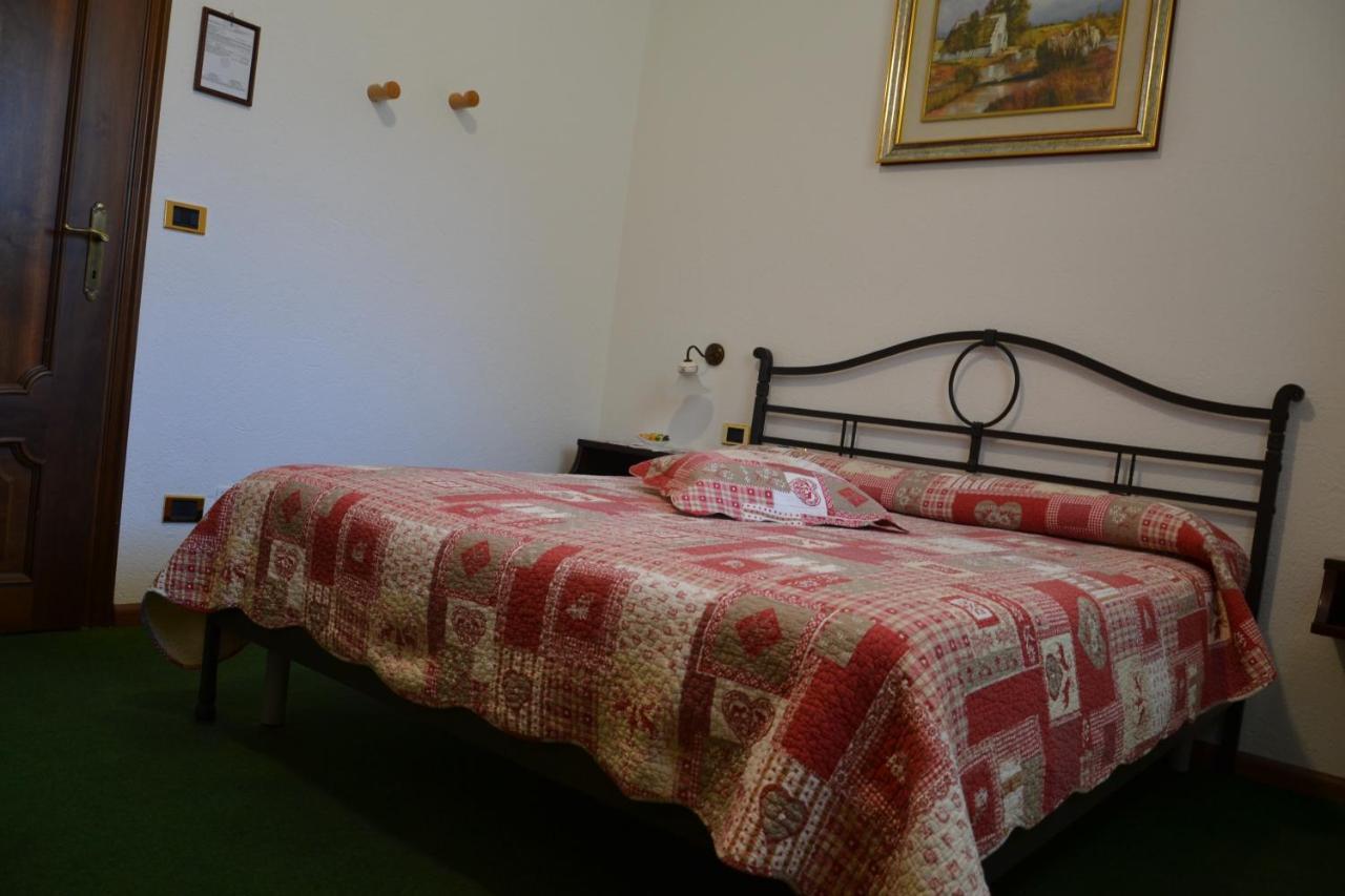B&B Les Fleurs Gignod Habitación foto
